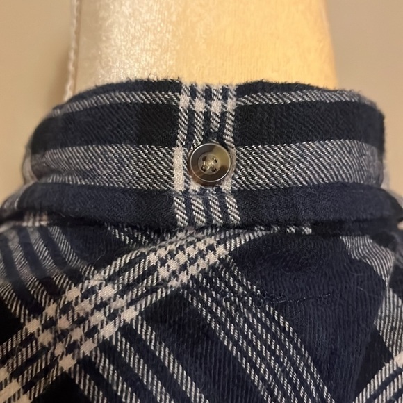 ABERCROMBIE & Fitch Navy and White Plaid Button Down Flannel Shirt Size XS - Picture 5 of 6